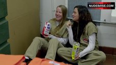 8. Taylor Schilling Lesbian Kissing – Orange Is The New Black