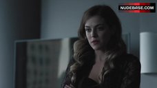 3. Riley Keough Cunnilingus – The Girlfriend Experience