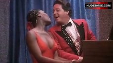 3. Carin Mcdonald Hot Scene – E Arrivato Mio Fratello