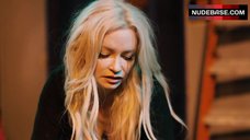 6. Mindy Robinson Hot Scene – Check Point