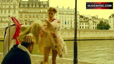 10. Lilou Fogli Hot Scene – Puerto Ricans In Paris