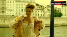 3. Lilou Fogli Hot Scene – Puerto Ricans In Paris