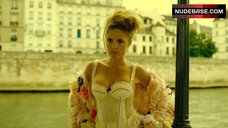 5. Lilou Fogli Hot Scene – Puerto Ricans In Paris