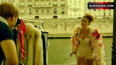 6. Lilou Fogli Hot Scene – Puerto Ricans In Paris