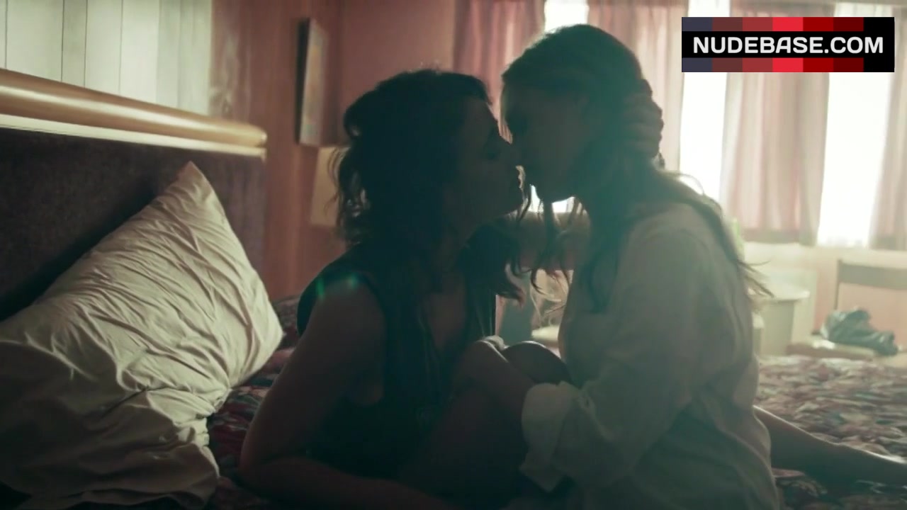 Emmanuelle Chriqui Lesbian Kiss – Shut Eye