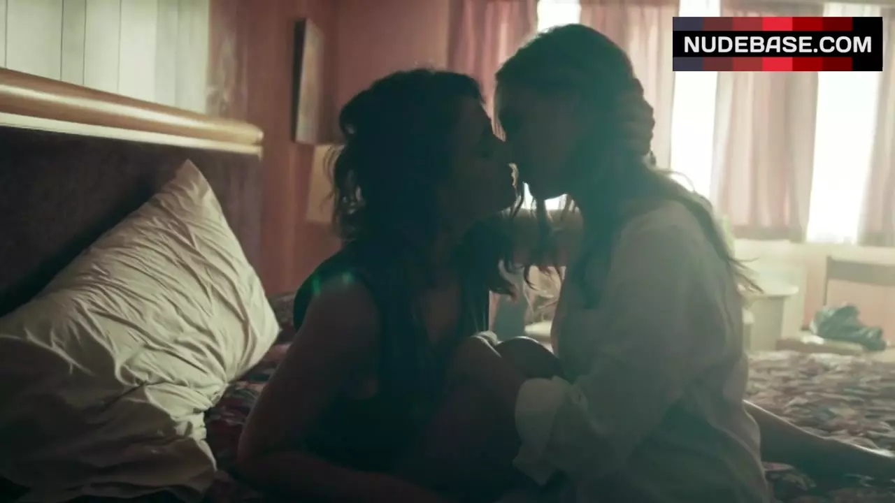 Emmanuelle Chriqui Lesbian Kiss – Shut Eye (1:38) | NudeBase.com