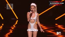4. Miley Cyrus Sexy on Stage – Mtv Video Music Awards