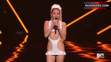 6. Miley Cyrus Sexy on Stage – Mtv Video Music Awards