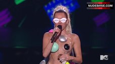 5. Miley Cyrus Erotic Scene – Mtv Video Music Awards