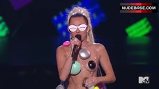 6. Miley Cyrus Erotic Scene – Mtv Video Music Awards