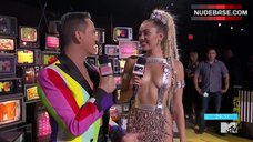 3. Miley Cyrus in Hot Outfit – Mtv Video Music Awards