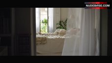 2. Ana De Armas Intimate Scene – Por Un Punado De Besos