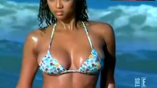 Tyra Banks Bikini Photosession – E! True Hollywood Story