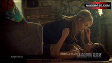 10. Tatiana Maslany Lesbi Scene – Orphan Black