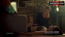 3. Tatiana Maslany Lesbi Scene – Orphan Black