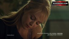 5. Tatiana Maslany Lesbi Scene – Orphan Black