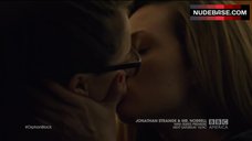 5. Tatiana Maslany Lesbian Kiss – Orphan Black
