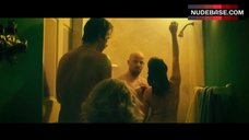 7. Viktorie Cermakova Group Showering – 4Some