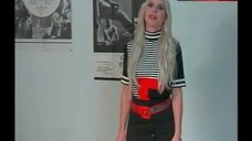 6. Zrinka Dozic Nude Modeling – Climb It, Tarzan!