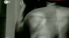 10. Nina Petri Boobs Flash – Verzweiflung