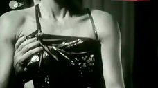 5. Nina Petri Boobs Flash – Verzweiflung