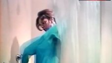 2. Beba Loncar Flashes Boobs – La Ragazza Dalla Pelle Di Luna