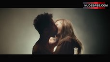 5. Behati Prinsloo Sex Scene – Maroon 5 - Animals