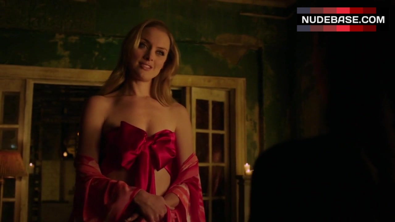 Rachel Skarsten in Lesbian Scene – Lost Girl