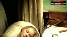 2. Svetlana Khodchenkova Sleeps Nude in Train – Blagoslovite Zhenshchinu