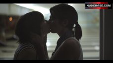 5. Gaby Hoffmann Lesbian Kiss – Transparent