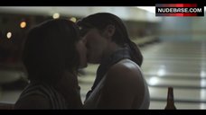9. Gaby Hoffmann Lesbian Kiss – Transparent