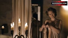 5. Chloe Stefani Shows Tits and Ass – Henri 4