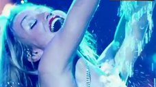 8. Drew Barrymore Hot Dance – Charlie'S Angels: Full Throttle