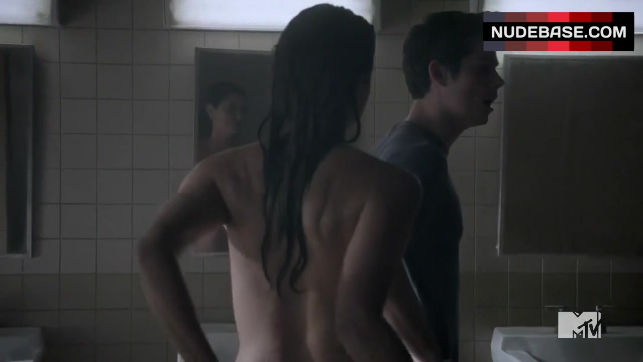 Watch free video online: Shelley Hennig Intimate Scene – Teen Wolf.