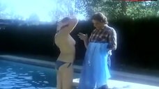 5. Ana Gracia Topless in Pool – Le Llamaban J.R.