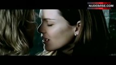 19. Renee Zellweger Lesbian Kiss – Bridget Jones: The Edge Of Reason