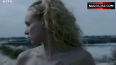 7. Blanche Veisberg Nude on Beach – Dans La Peau