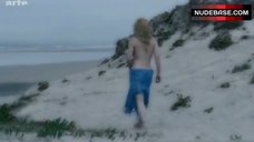 9. Blanche Veisberg Nude on Beach – Dans La Peau