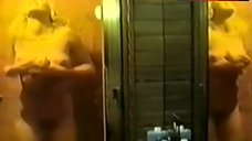 3. Cindy Leadbetter Washes Her Nude Body – Amanti Miei