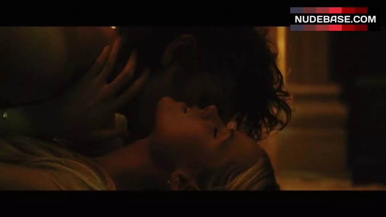 Gabriella Wilde Hot Scene – Endless Love (0:39) | NudeBase.com