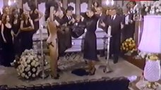 23. Amparo Munoz Nude Cat Fight during Funeral – Sexo Contra Sexo