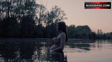 10. Pregnant Amy Wren Shows Tits – The Last Kingdom