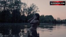 3. Pregnant Amy Wren Shows Tits – The Last Kingdom