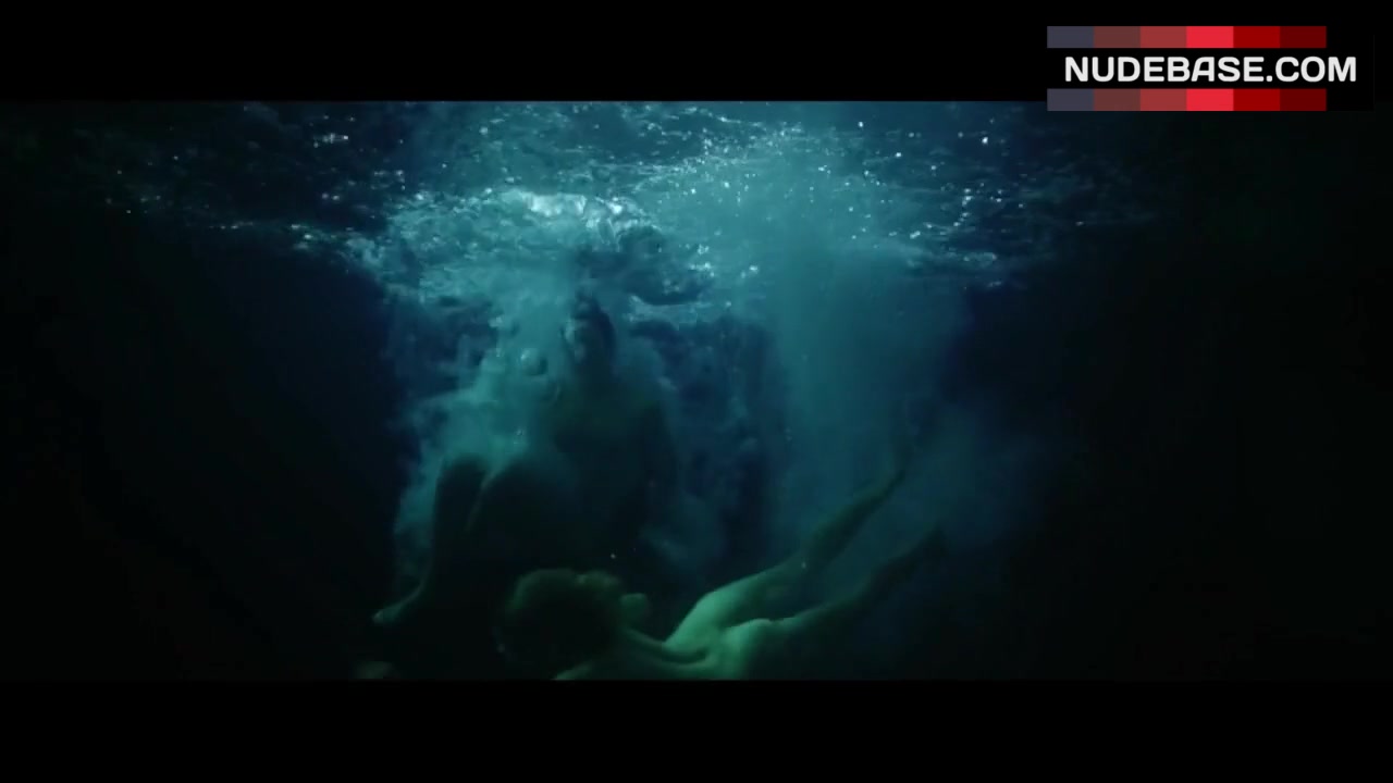 Kim Shaw Full Nude Underwater - Animals.