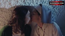 100. Victoria Almeida Lesbi Kiss – Historia De Un Clan
