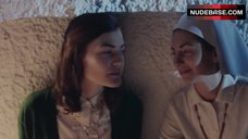 12. Victoria Almeida Lesbi Kiss – Historia De Un Clan