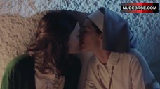 89. Victoria Almeida Lesbi Kiss – Historia De Un Clan