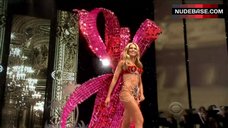 7. Heidi Klum Shows Fasion Lingerie – Victoria'S Secret Fashion Show 2008