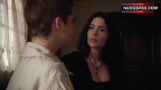 34. Elise Eberle Lesbian Kiss – Salem