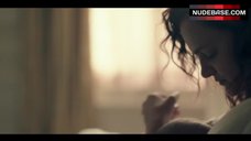 34. Madeline Brewer Breastfeeding – The Handmaid'S Tale